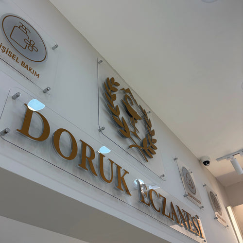 Fassadenverkleidung der Apotheke