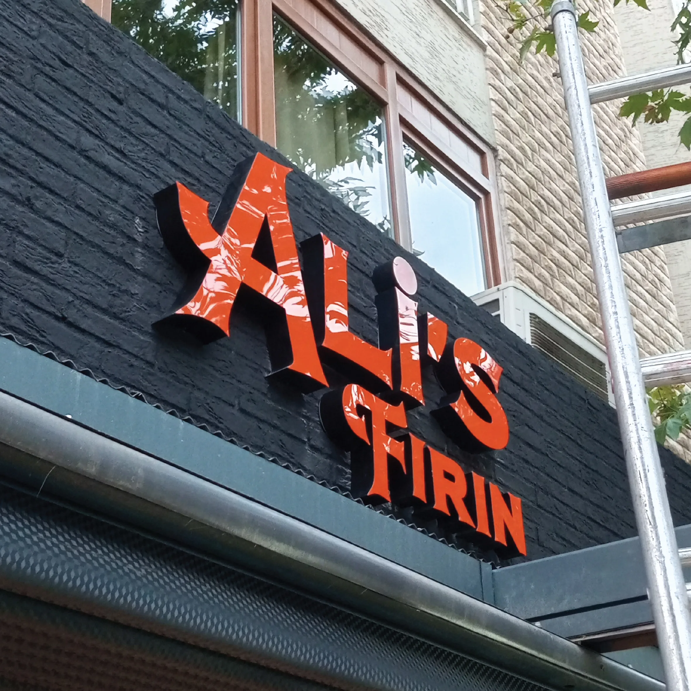 Ali's — Profilbuchstaben