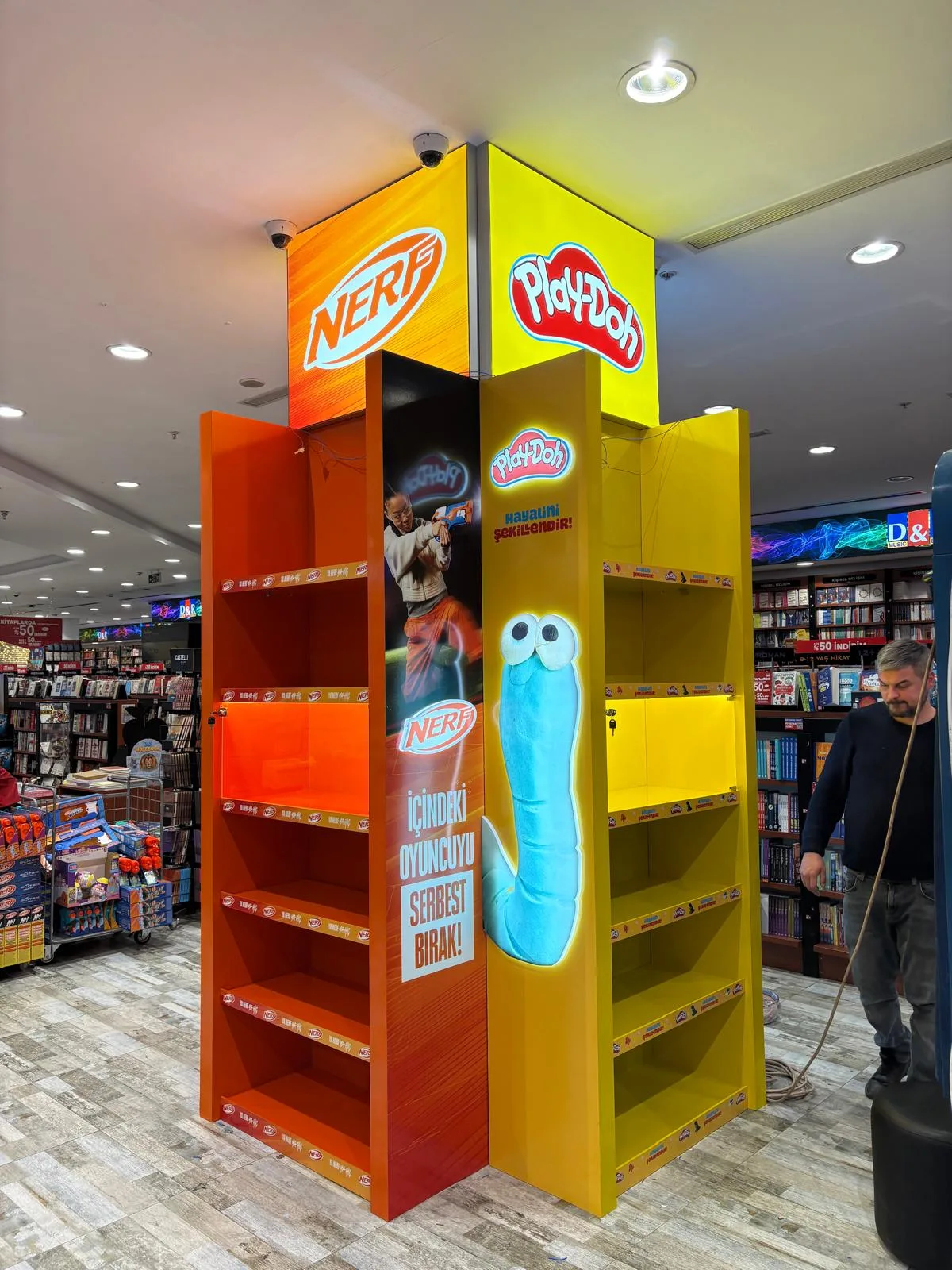 D&R — Mağaza Dekorasyon