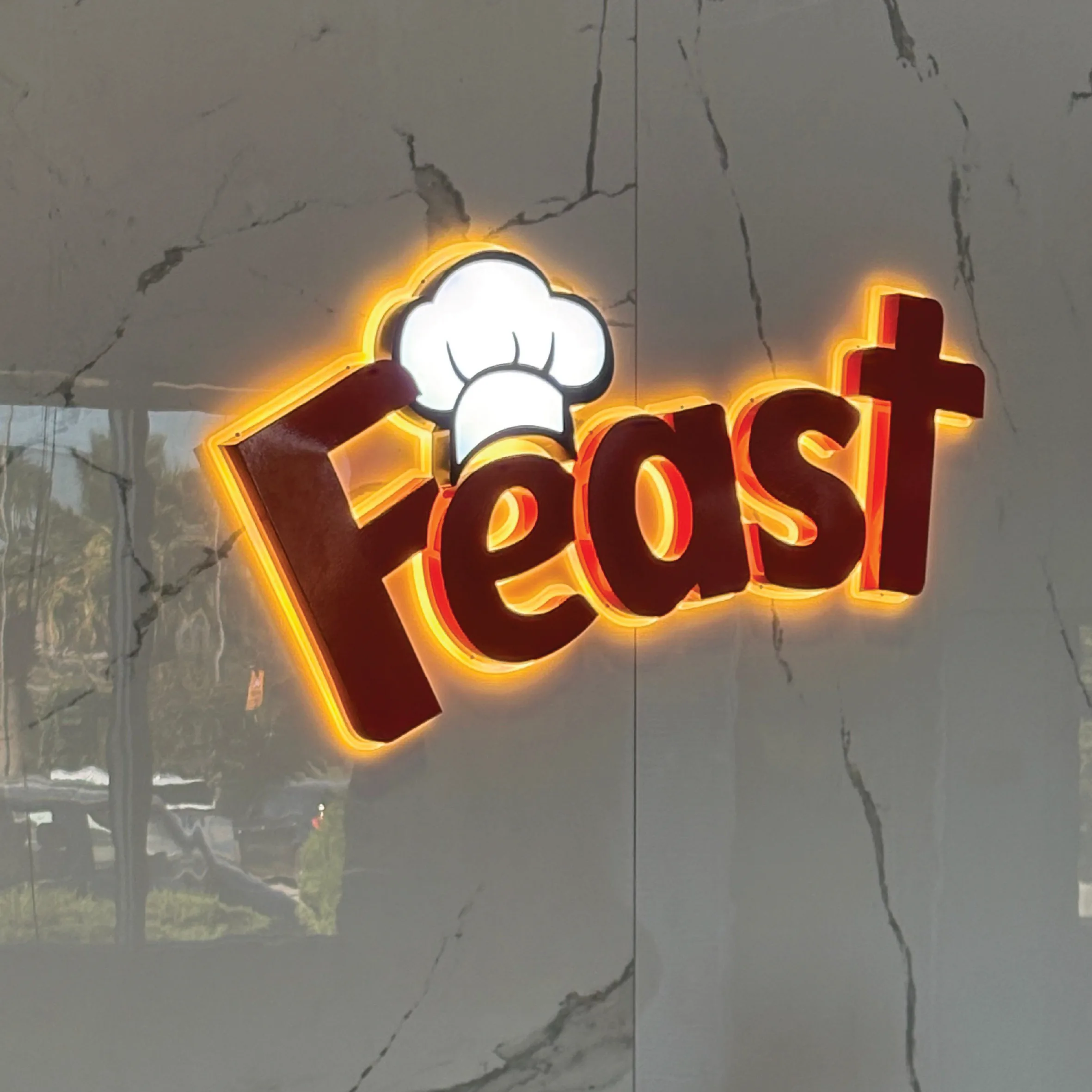 Feast — Geprägte Chrombuchstaben