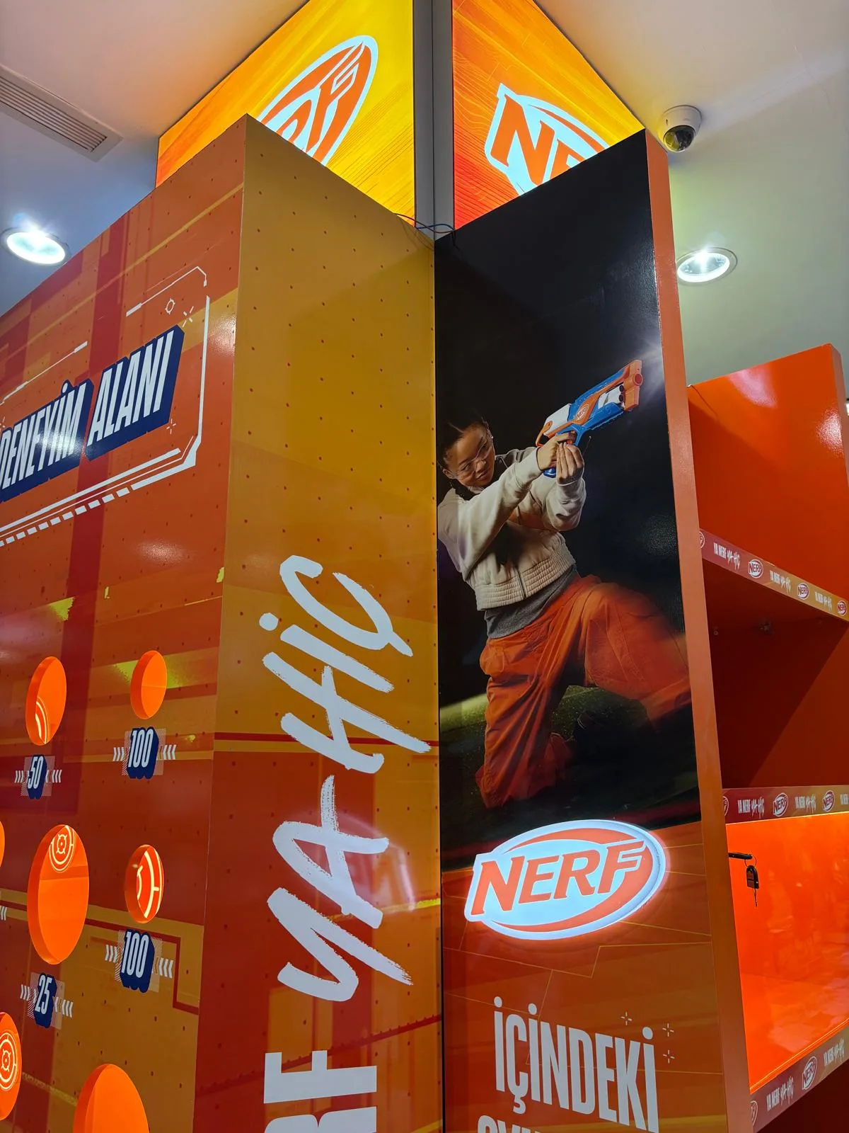 NERF — Ladenaufsteller — D&R