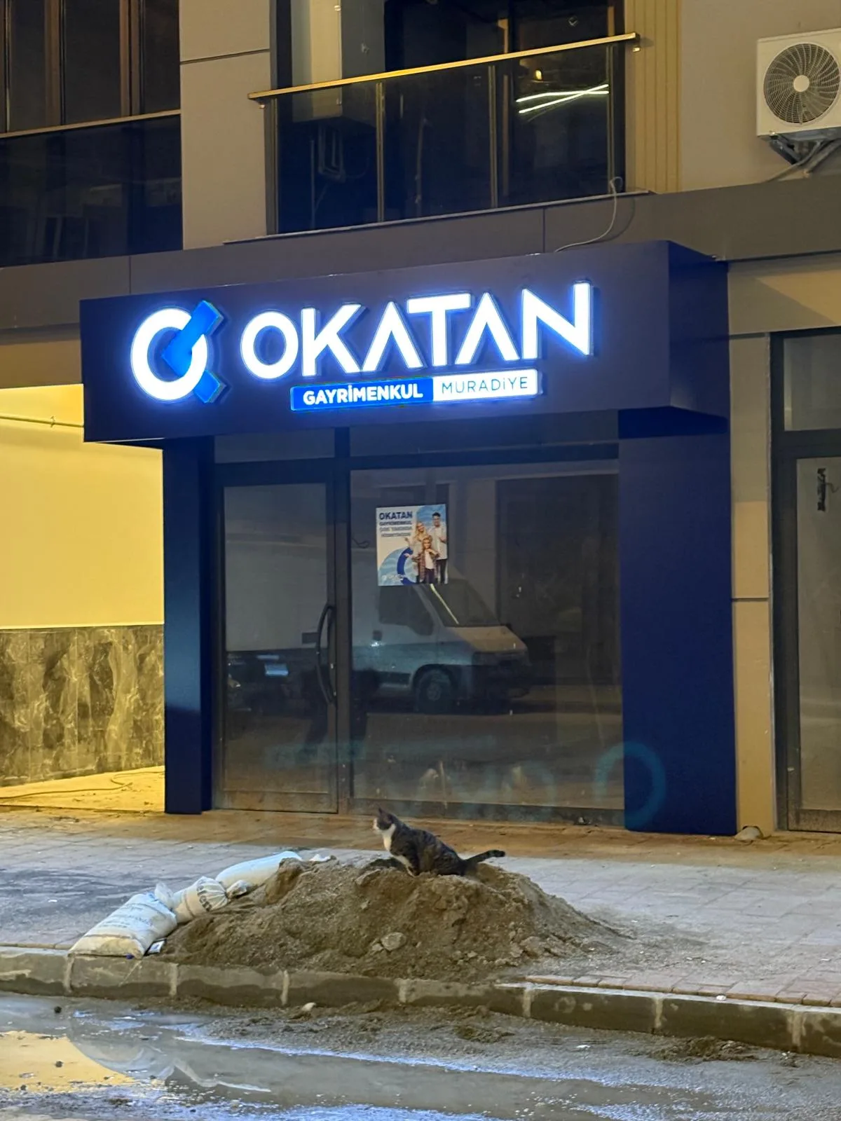 Okatan — Işıklı Kutu Harf